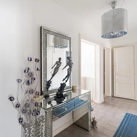 Haussmannien - Dernier Etage Apartment